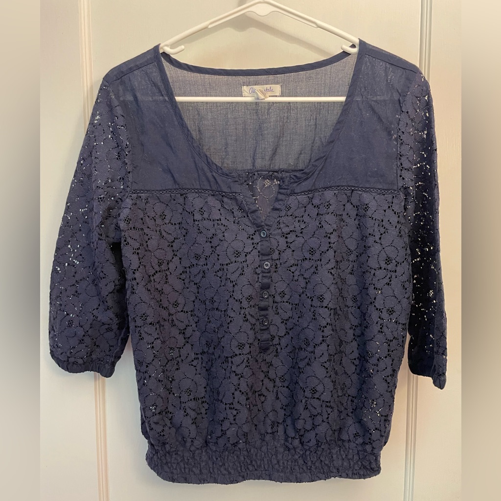 Aeropostale Navy Lace & Cotton 3/4 Sleeve Button Pullover Blouse. Size Medium